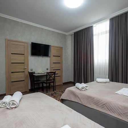 Iris Hotel Chisinau Ngoại thất bức ảnh