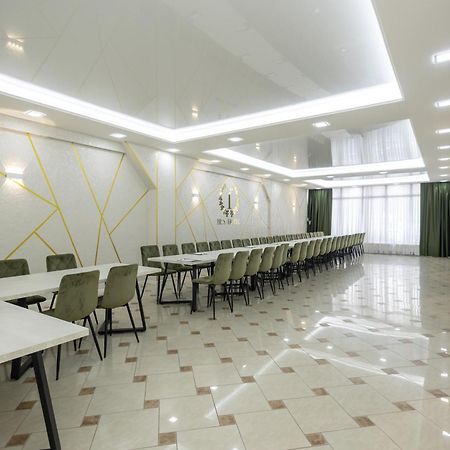 Iris Hotel Chisinau Ngoại thất bức ảnh