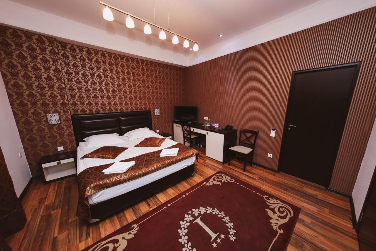 Iris Hotel Chisinau Ngoại thất bức ảnh