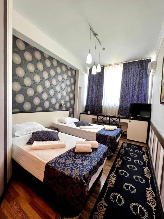Iris Hotel Chisinau Ngoại thất bức ảnh