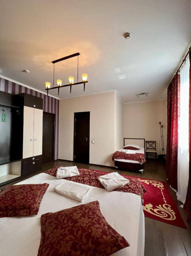 Iris Hotel Chisinau Ngoại thất bức ảnh