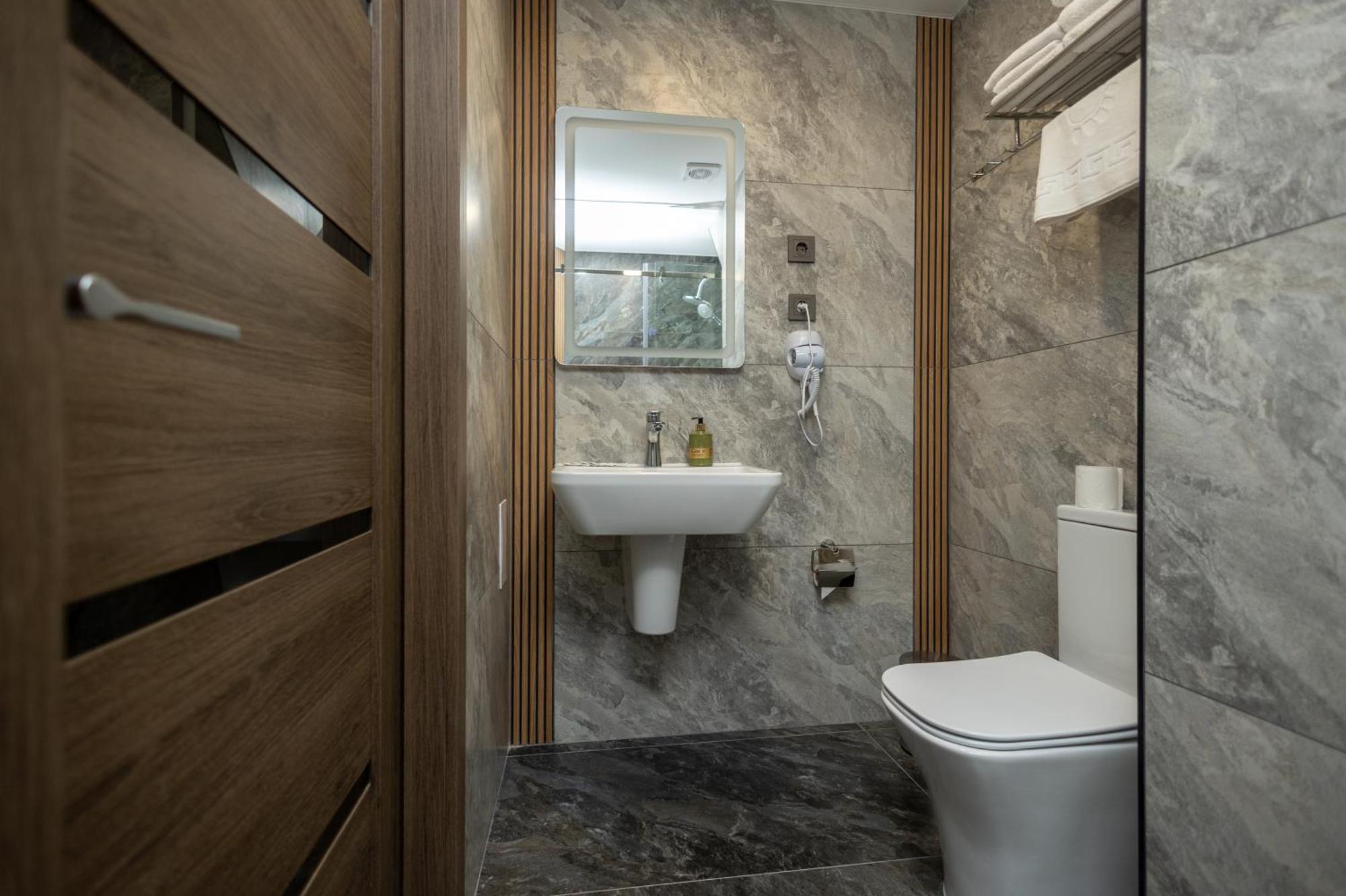 Iris Hotel Chisinau Ngoại thất bức ảnh