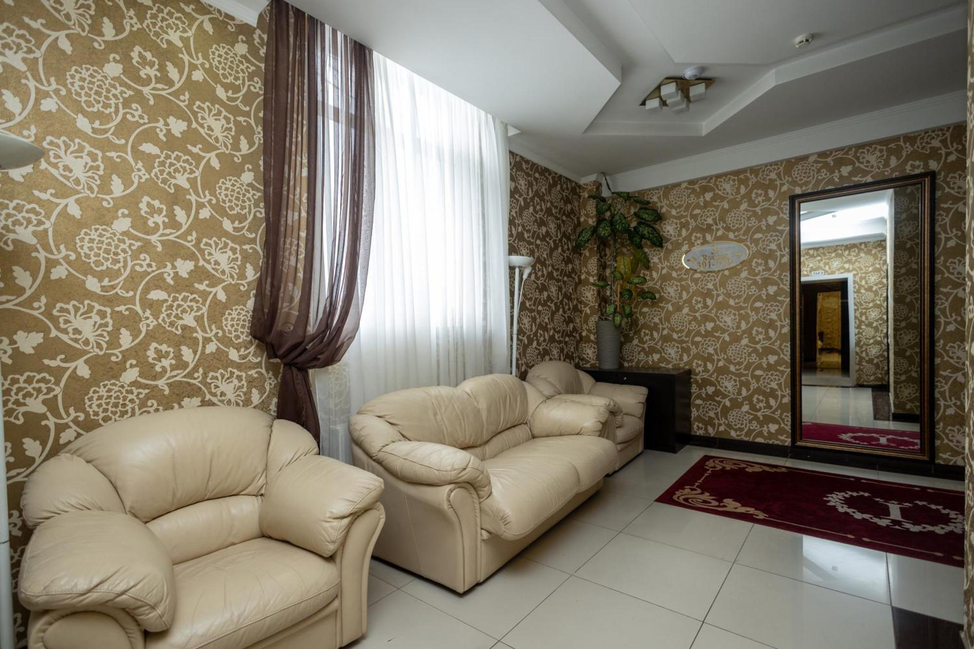 Iris Hotel Chisinau Ngoại thất bức ảnh
