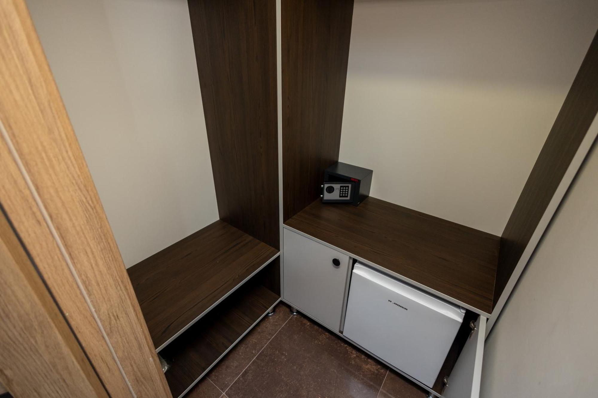 Iris Hotel Chisinau Ngoại thất bức ảnh