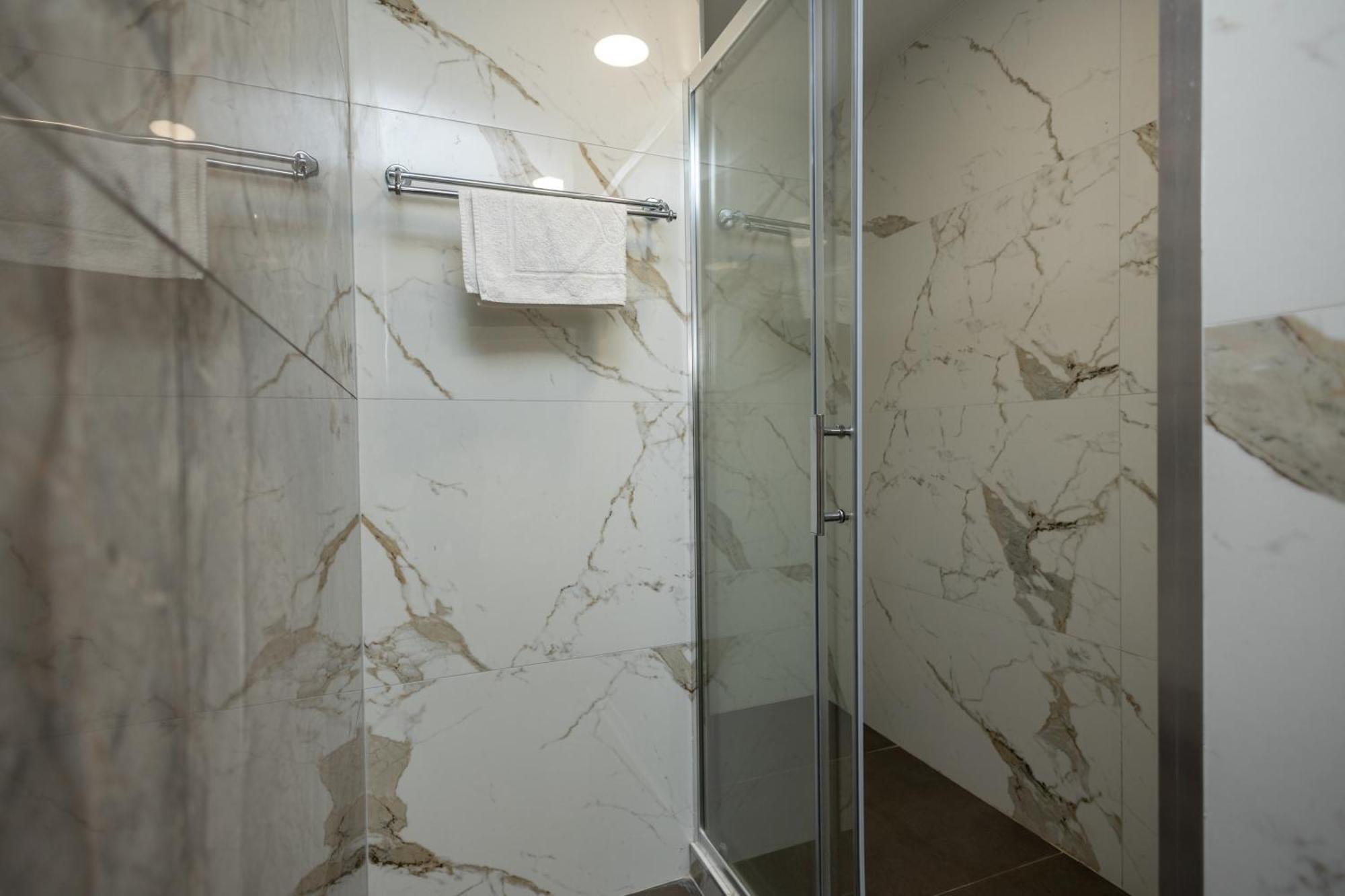 Iris Hotel Chisinau Ngoại thất bức ảnh