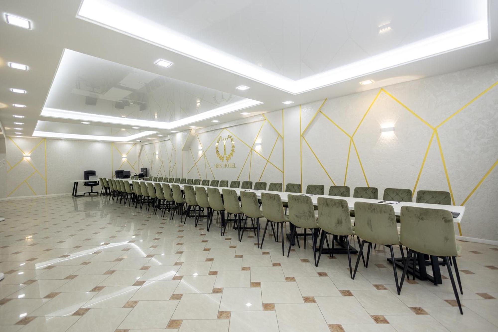Iris Hotel Chisinau Ngoại thất bức ảnh