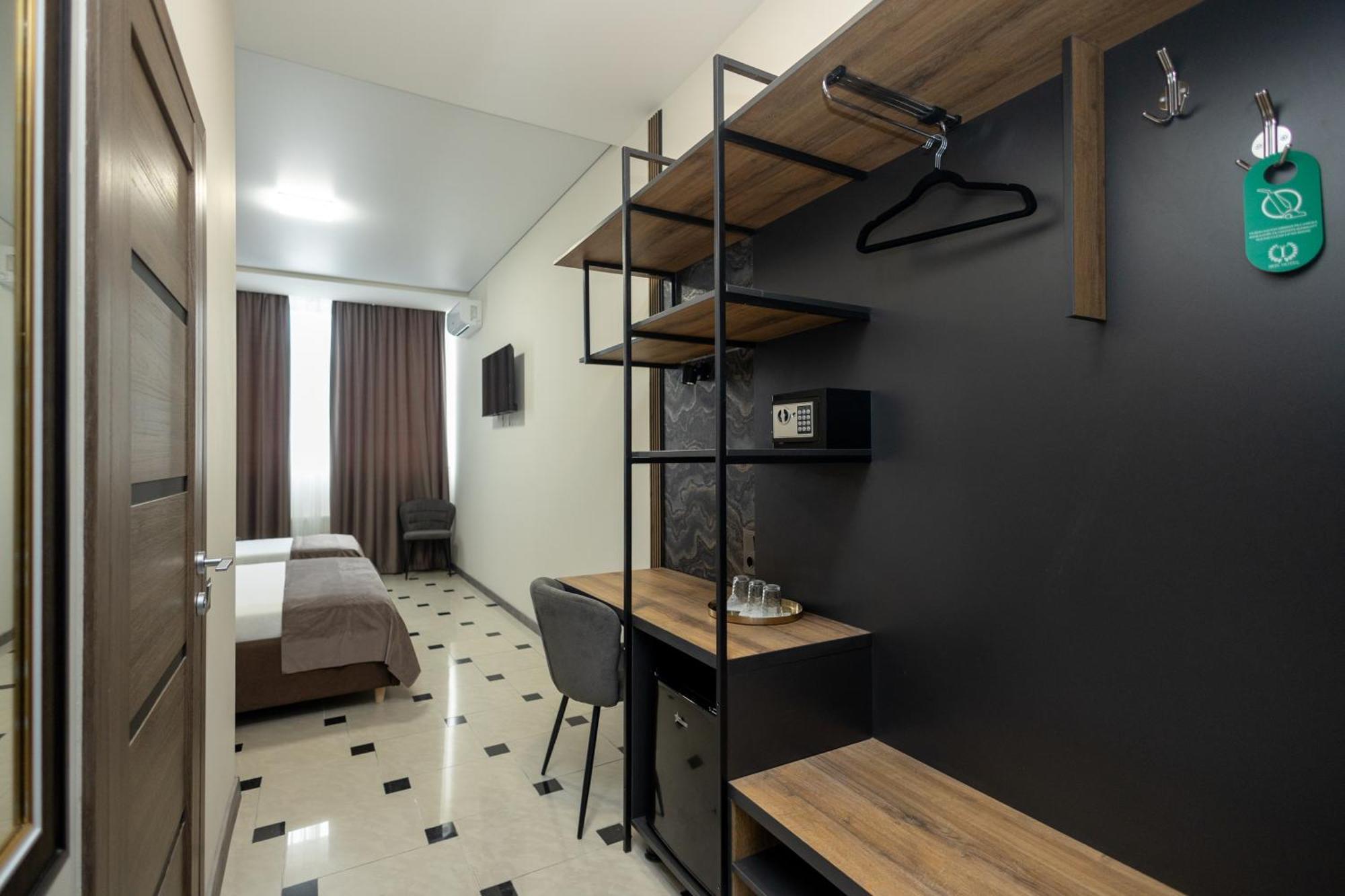 Iris Hotel Chisinau Ngoại thất bức ảnh