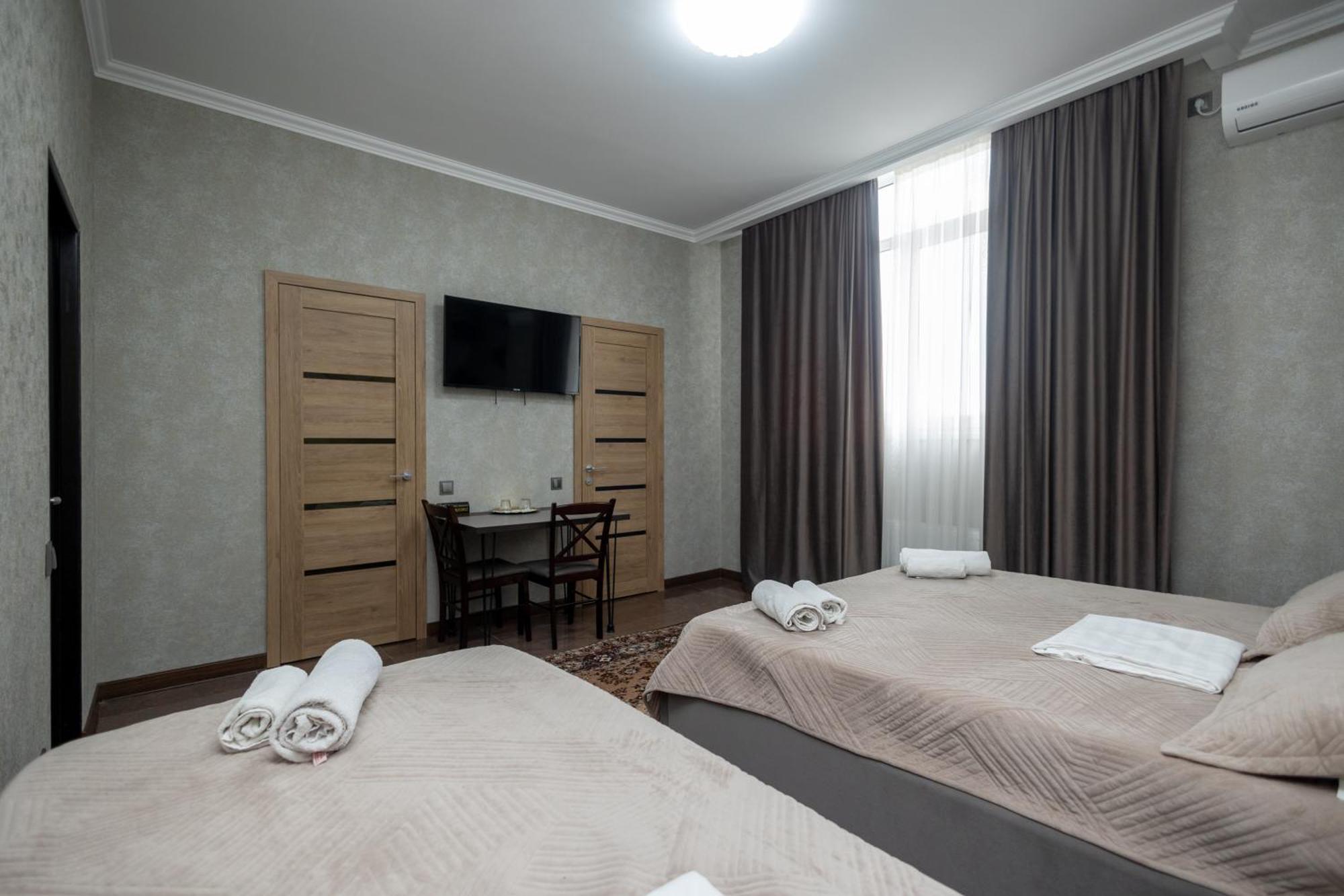 Iris Hotel Chisinau Ngoại thất bức ảnh