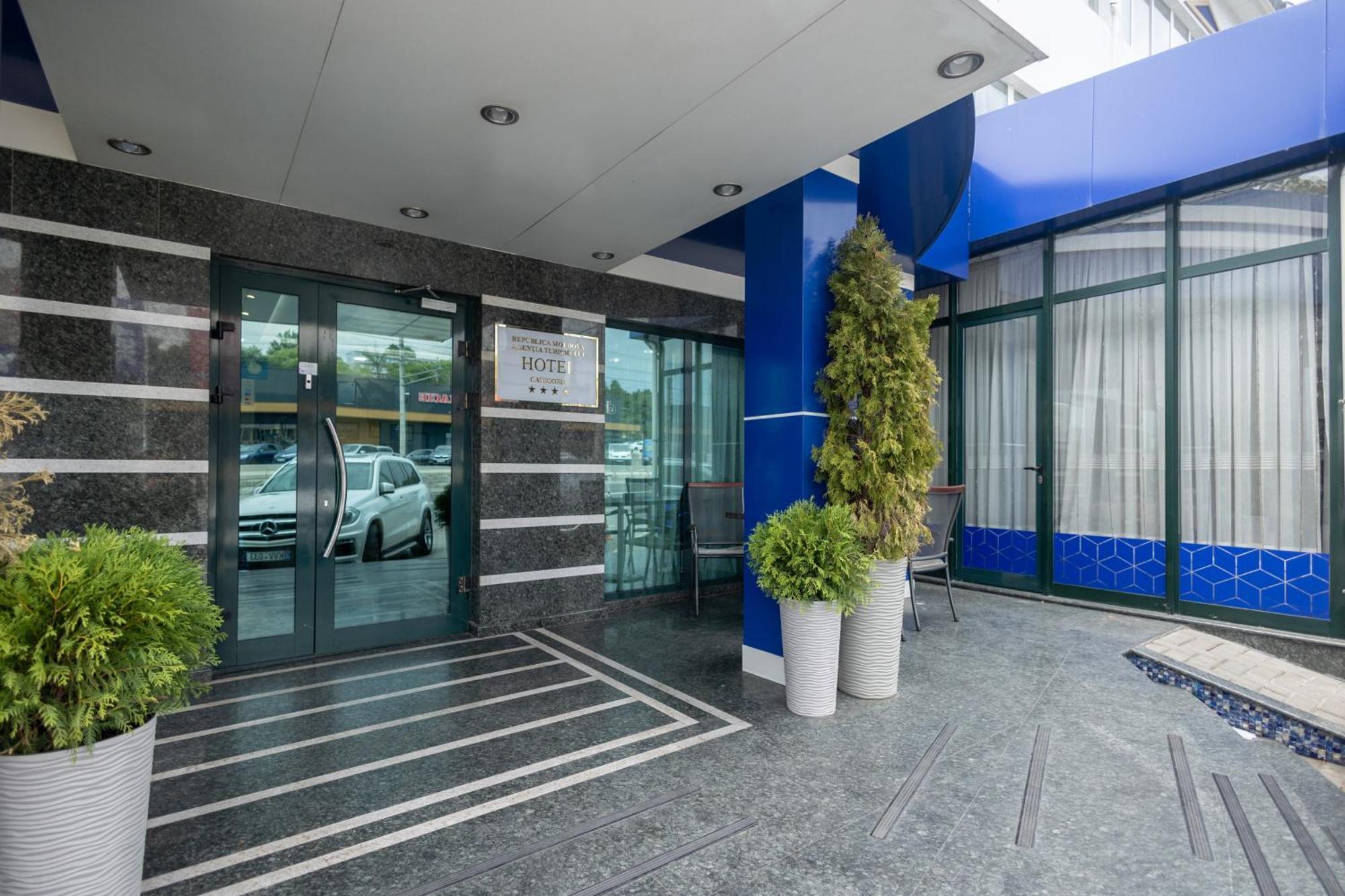 Iris Hotel Chisinau Ngoại thất bức ảnh