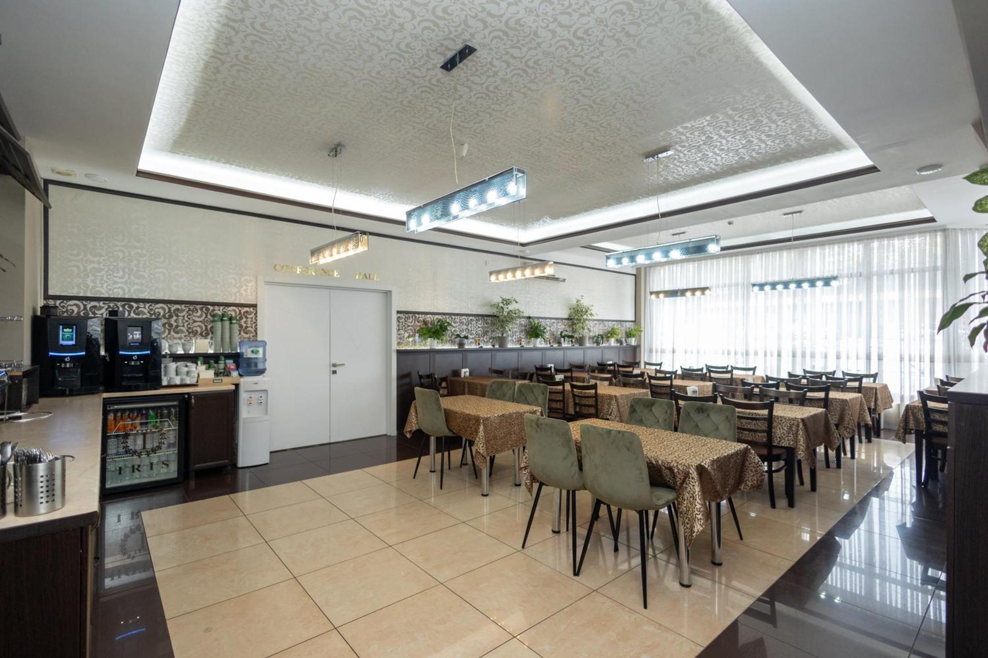 Iris Hotel Chisinau Ngoại thất bức ảnh