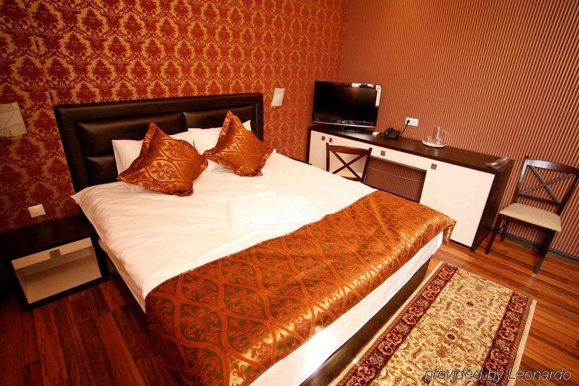 Iris Hotel Chisinau Ngoại thất bức ảnh