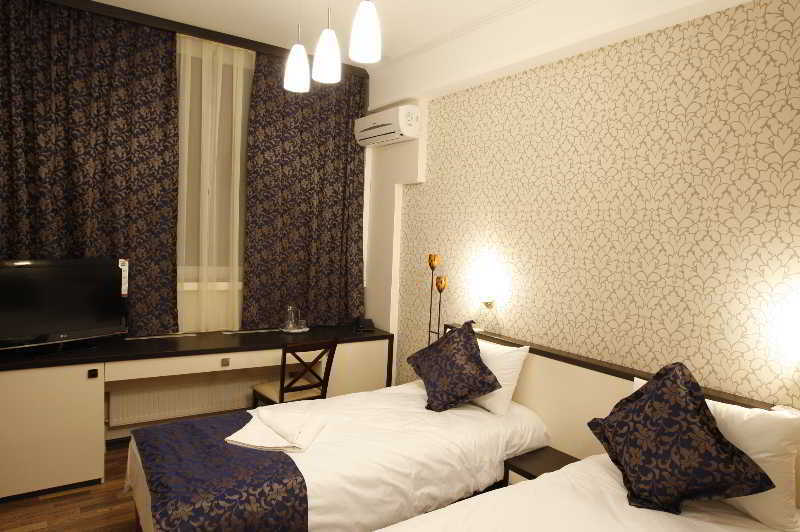 Iris Hotel Chisinau Ngoại thất bức ảnh