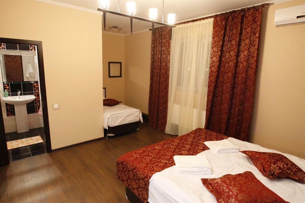 Iris Hotel Chisinau Ngoại thất bức ảnh