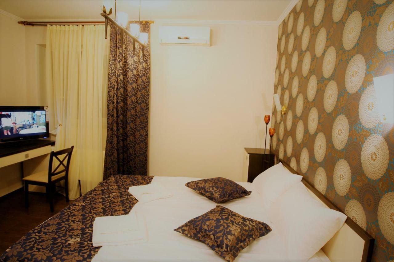 Iris Hotel Chisinau Ngoại thất bức ảnh